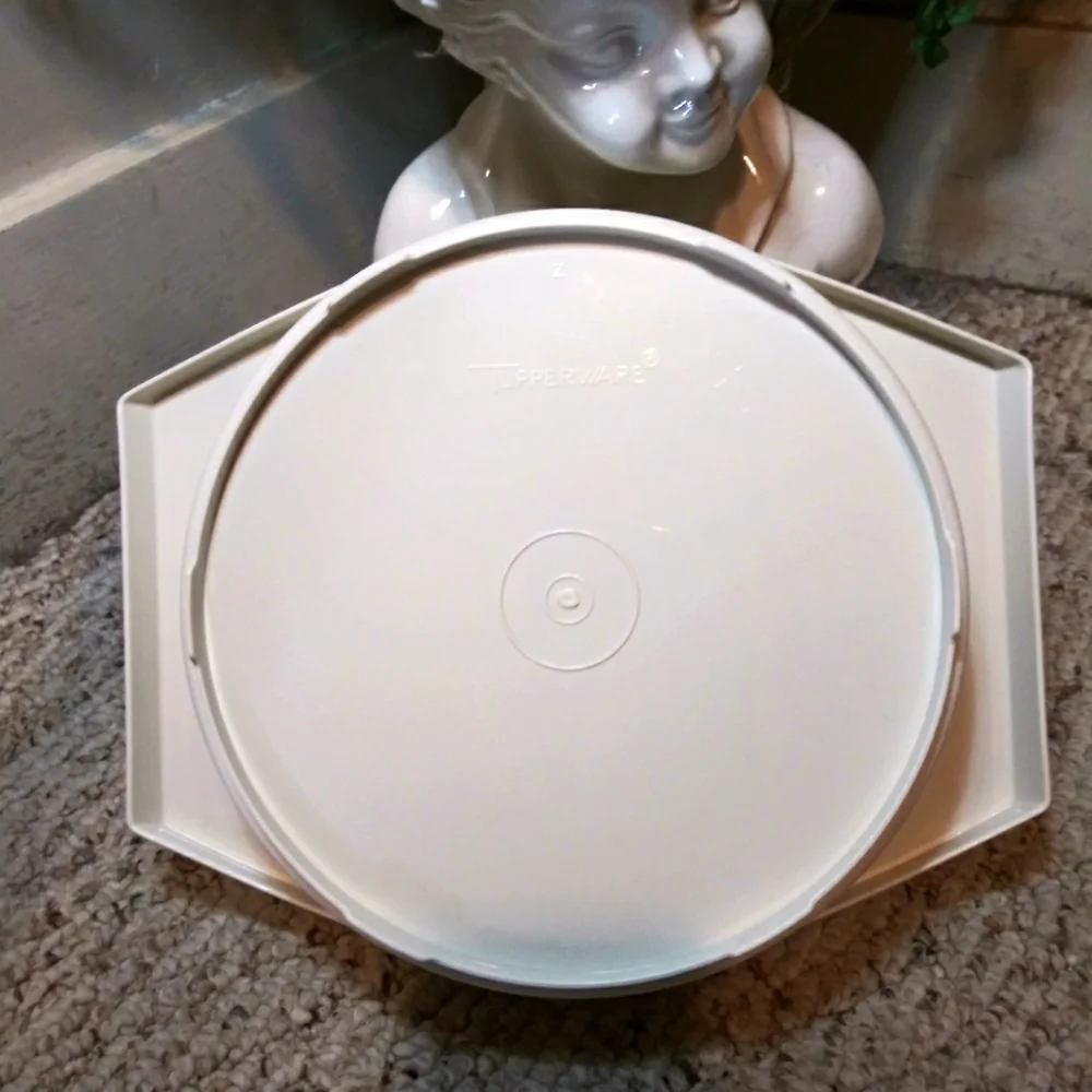 3/$18 Vintage Tupperware Microwave Cake Pan